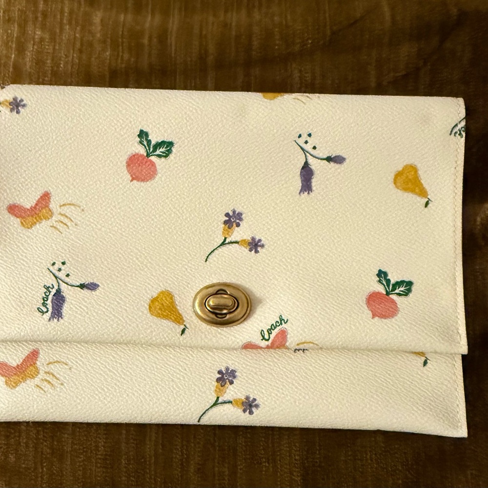 Coach Garden Turn lock pouch